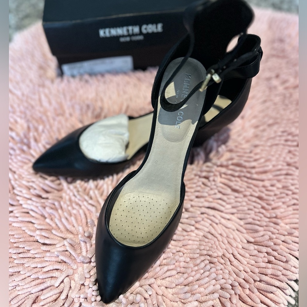 KENNETH COLE Black wedge heal strapped leather dress shoe
